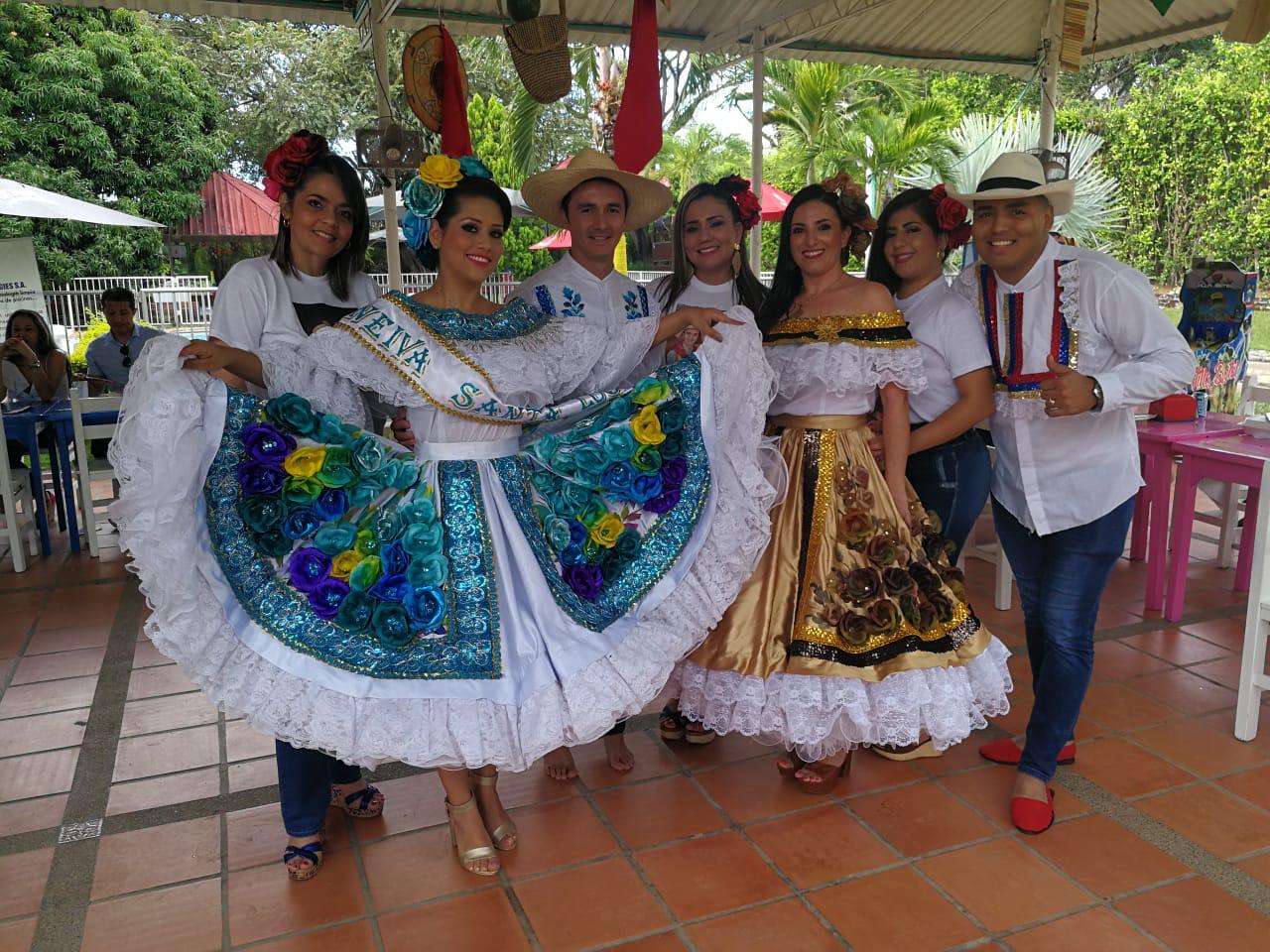 Candidata de sede Santa Lucía y funcionarios.